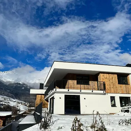 In Near Lifts 아파트